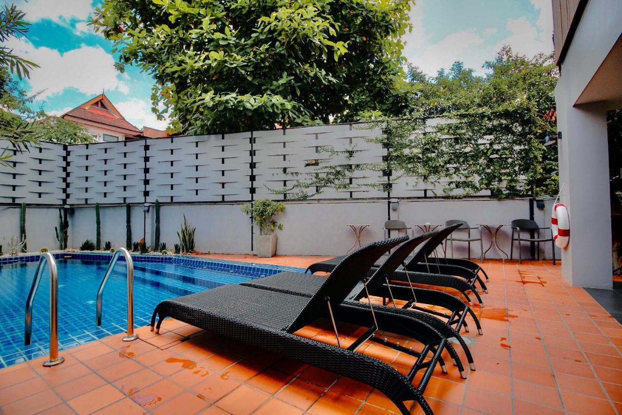 Wealth Boutique Hotel Chiang Mai Exteriör bild