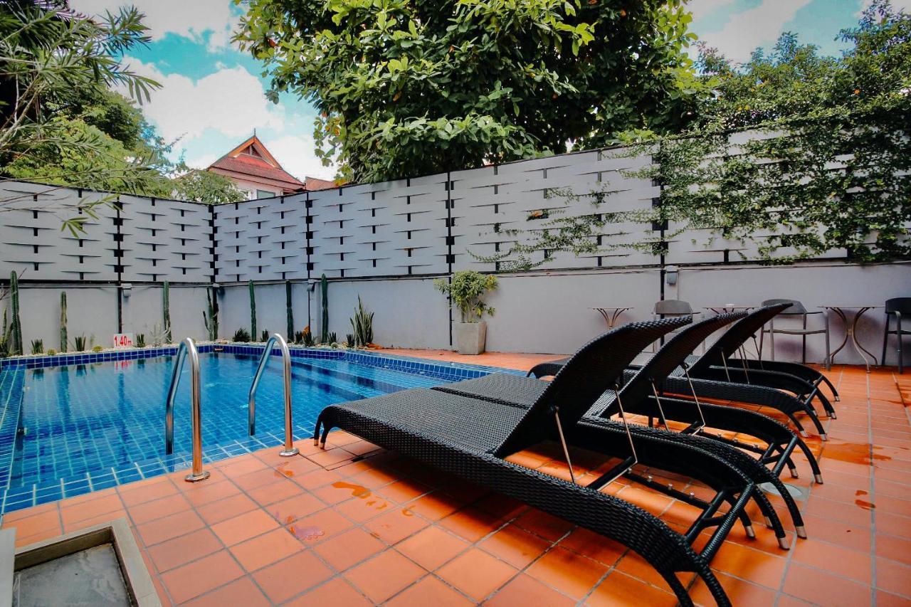 Wealth Boutique Hotel Chiang Mai Exteriör bild