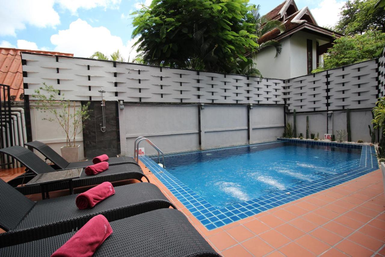 Wealth Boutique Hotel Chiang Mai Exteriör bild