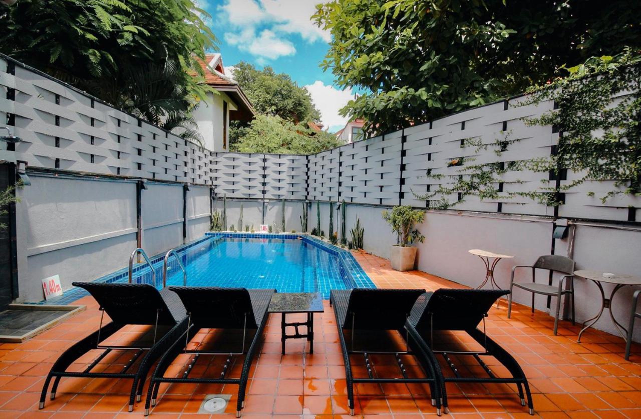 Wealth Boutique Hotel Chiang Mai Exteriör bild