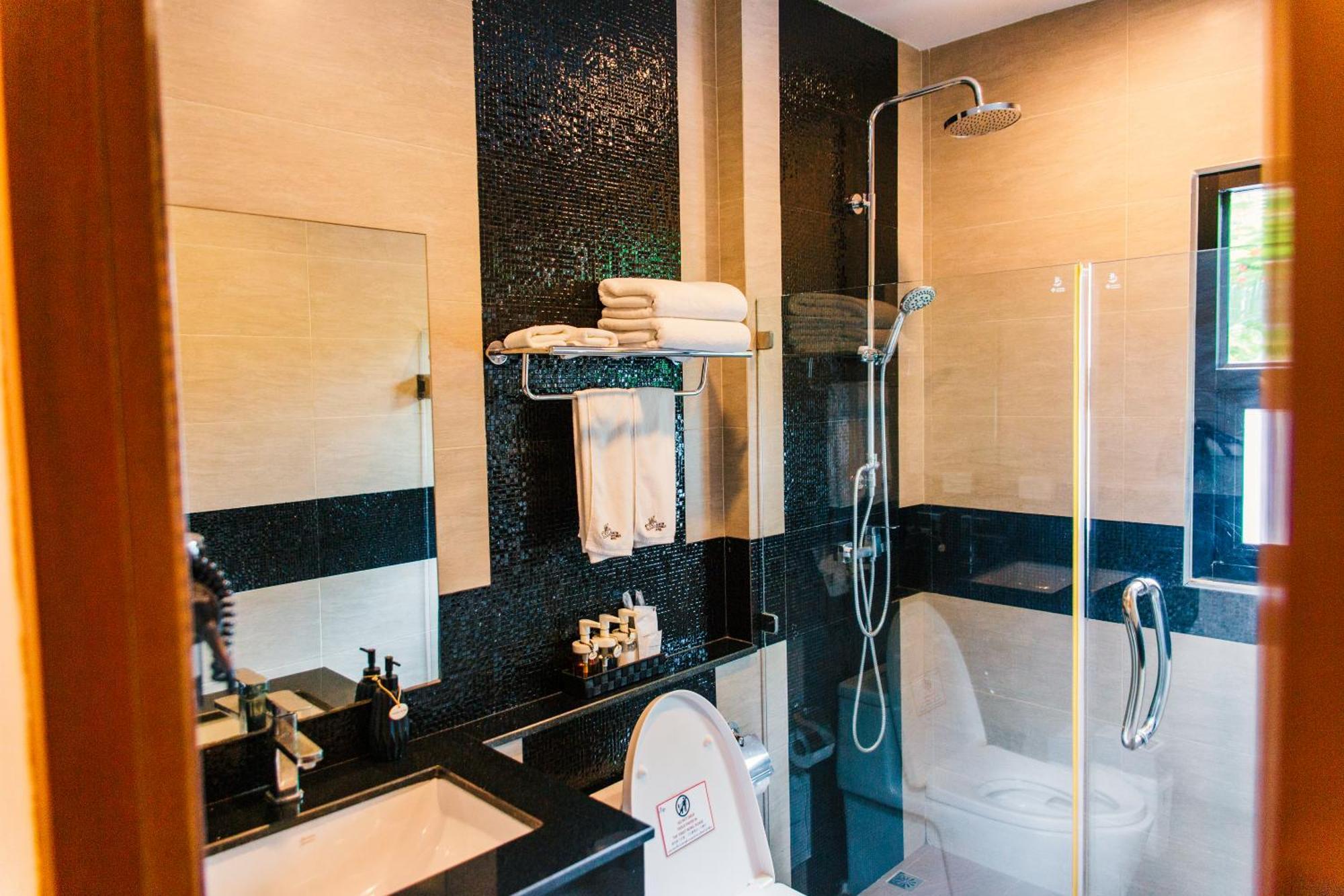 Wealth Boutique Hotel Chiang Mai Exteriör bild